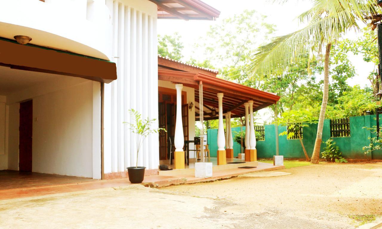 Hotel Las Vegas Anuradhapura Exteriör bild